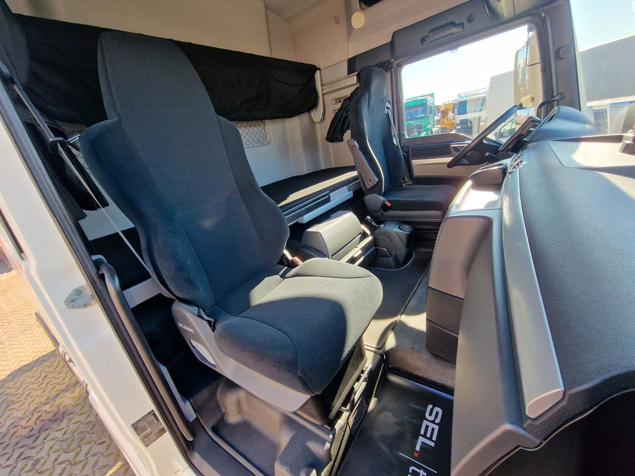 Cabeza tractora MAN TGX 18.400 4X2 LLS-U / ZF Intarder / HUBKUPPLUNG: foto 18