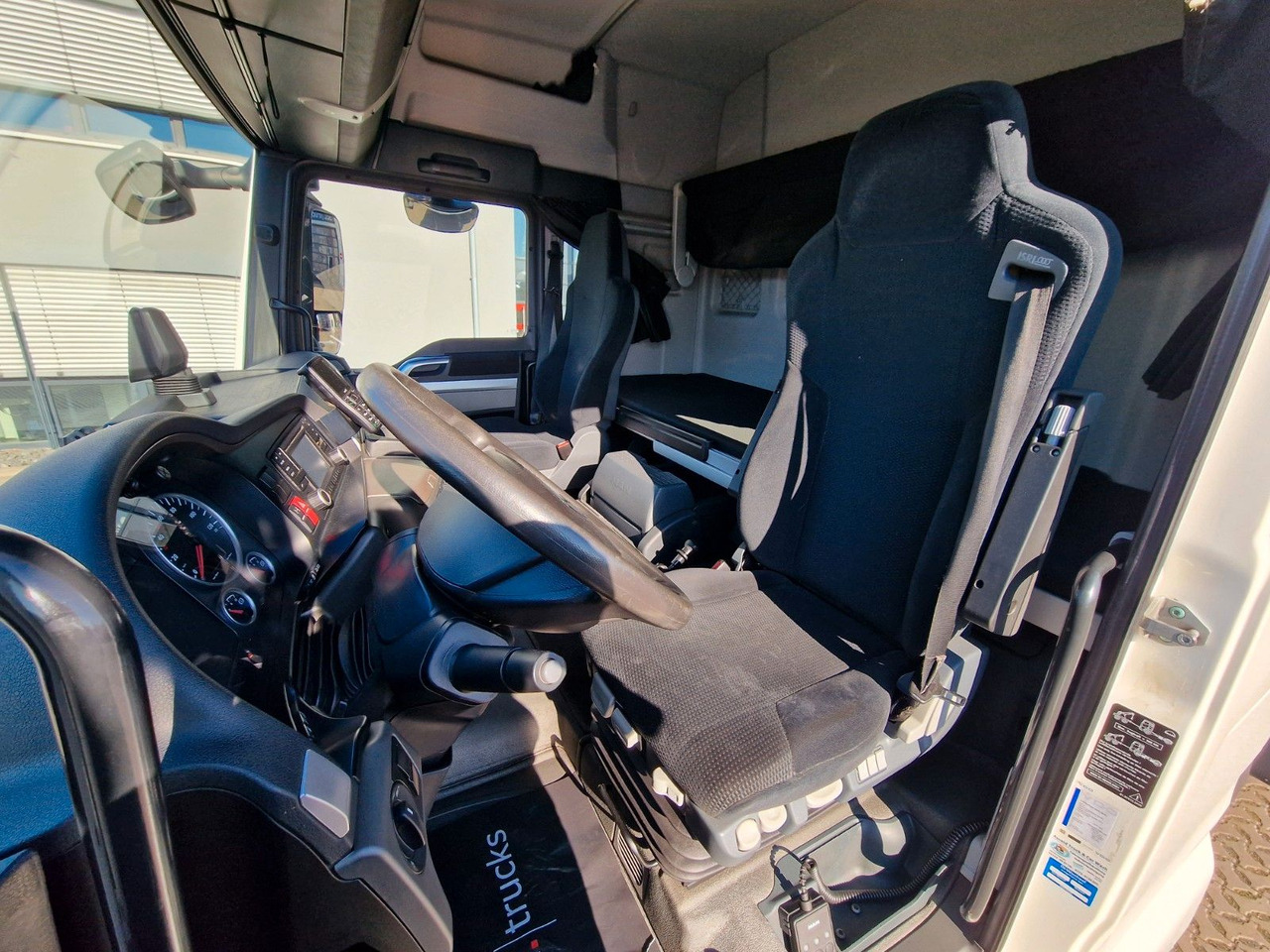 Cabeza tractora MAN TGX 18.400 4X2 LLS-U / ZF Intarder / HUBKUPPLUNG: foto 16