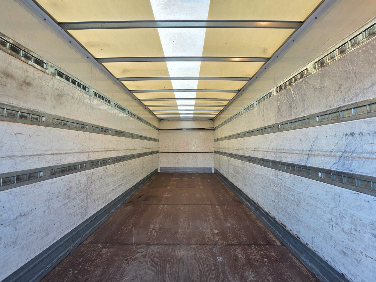 Camión caja cerrada Mercedes-Benz Atego 1218 / Ladebordwand: foto 10 Camión caja cerrada Mercedes-Benz Atego 1218 / Ladebordwand: foto 10