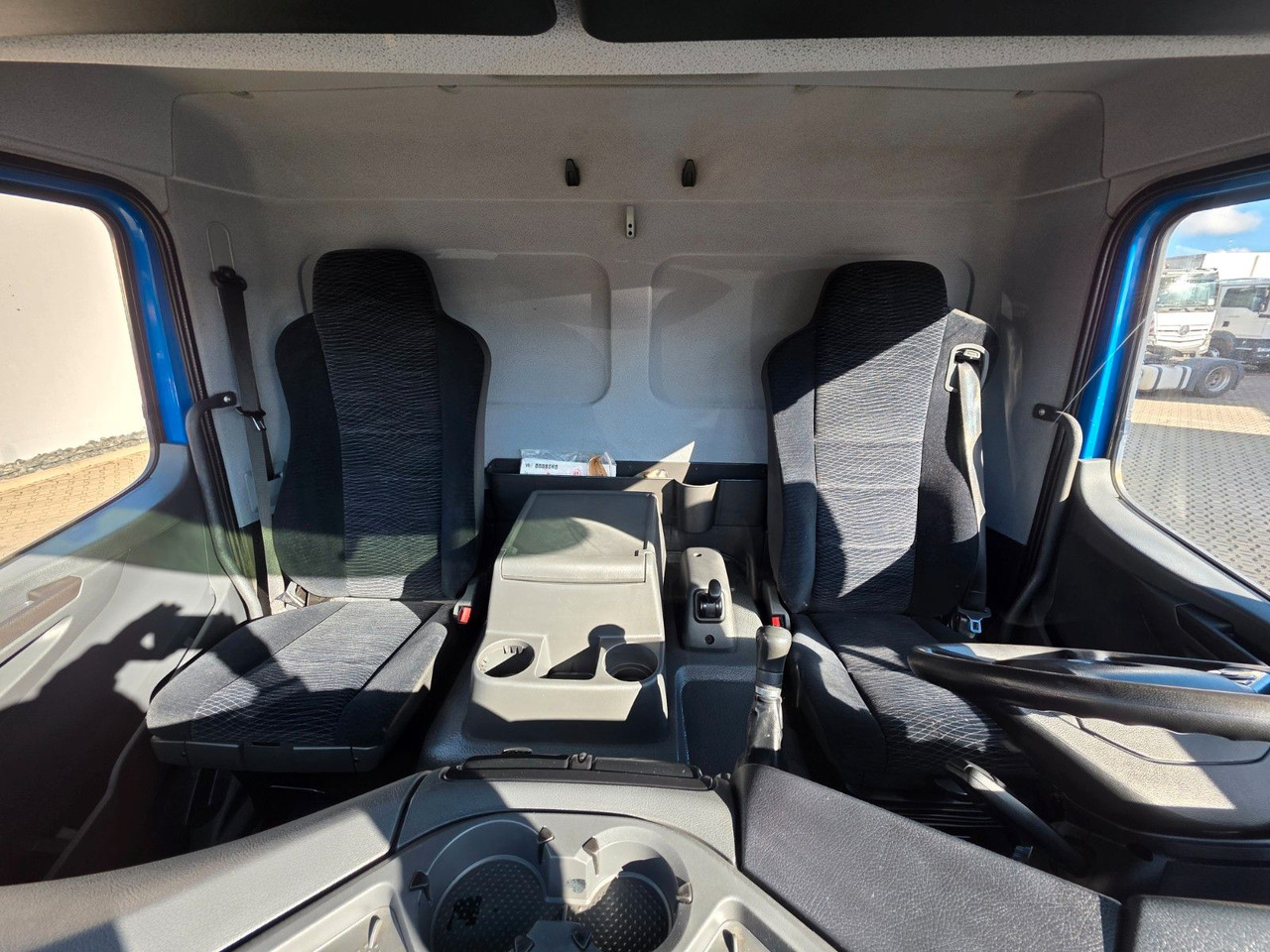 Camión caja cerrada Mercedes-Benz Atego 1218 / Ladebordwand: foto 35 Camión caja cerrada Mercedes-Benz Atego 1218 / Ladebordwand: foto 35