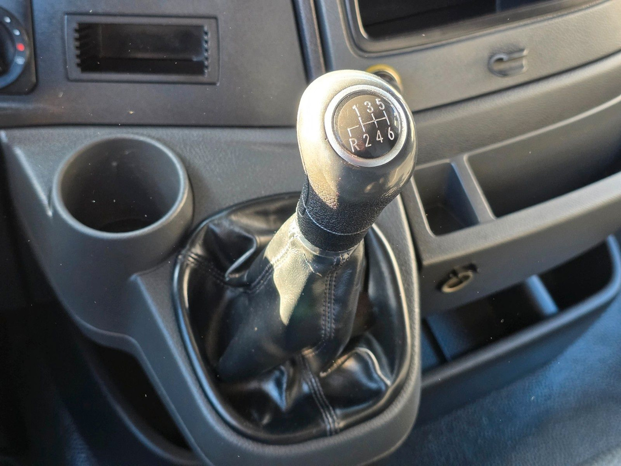 Camión caja cerrada Mercedes-Benz Atego 1218 / Ladebordwand: foto 40 Camión caja cerrada Mercedes-Benz Atego 1218 / Ladebordwand: foto 40