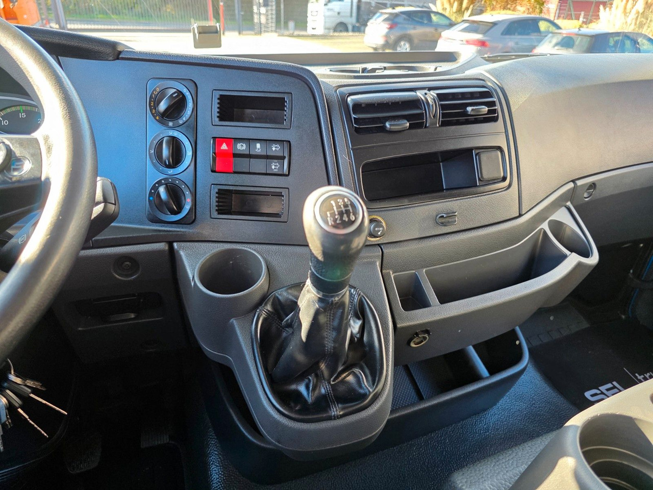 Camión caja cerrada Mercedes-Benz Atego 1218 / Ladebordwand: foto 39 Camión caja cerrada Mercedes-Benz Atego 1218 / Ladebordwand: foto 39