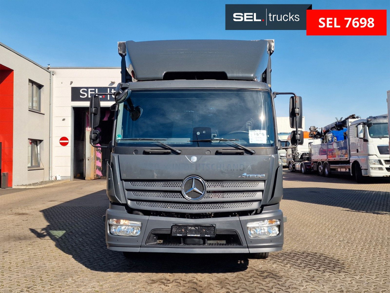 Mercedes-Benz Atego 1221 / Ladebordwand - Camión lona: foto 2 Mercedes-Benz Atego 1221 / Ladebordwand - Camión lona: foto 2