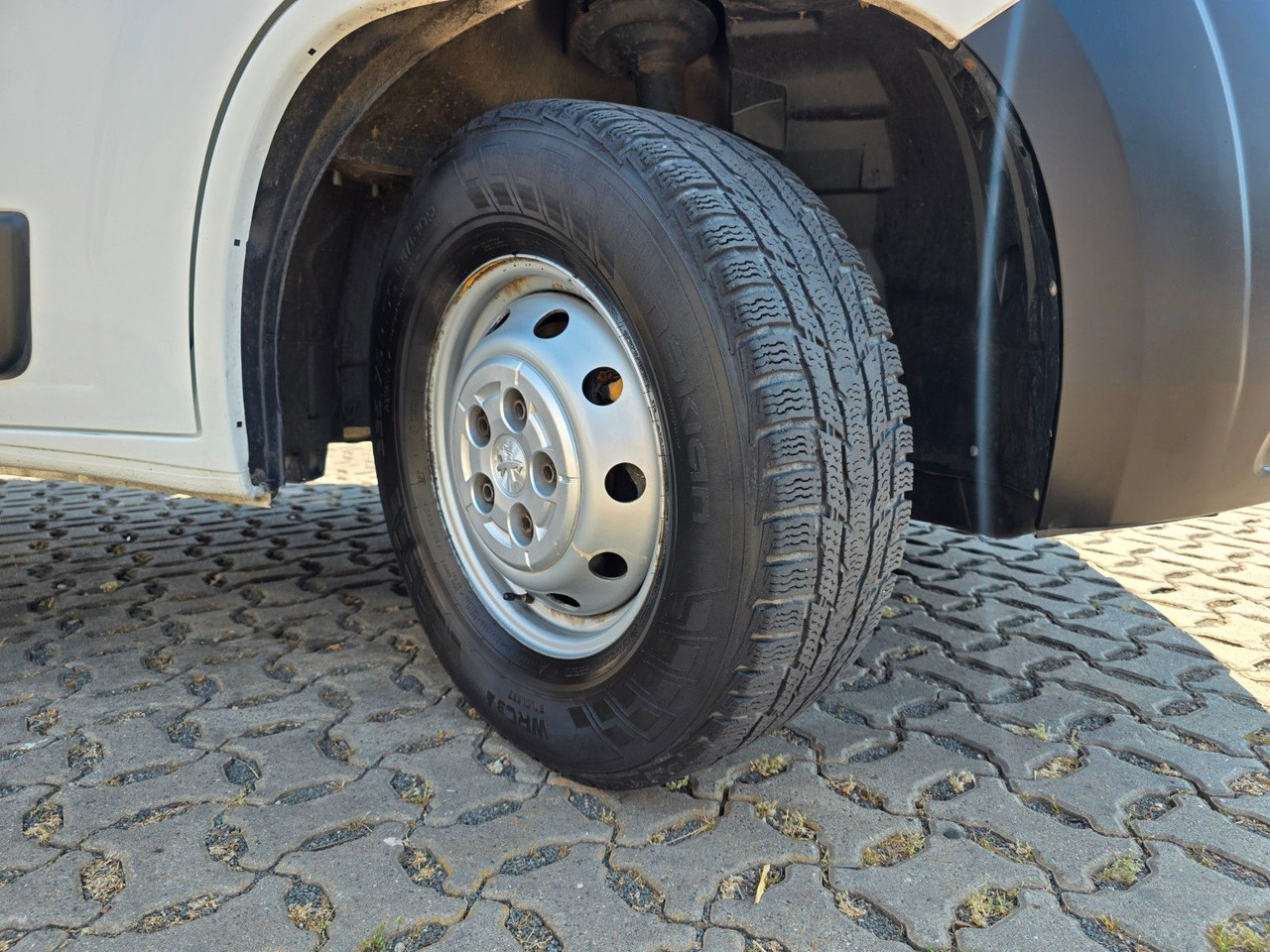 Furgoneta caja cerrada Peugeot Boxer / Ladebordwand / Klimaanlage /  3 Sitzen: foto 28