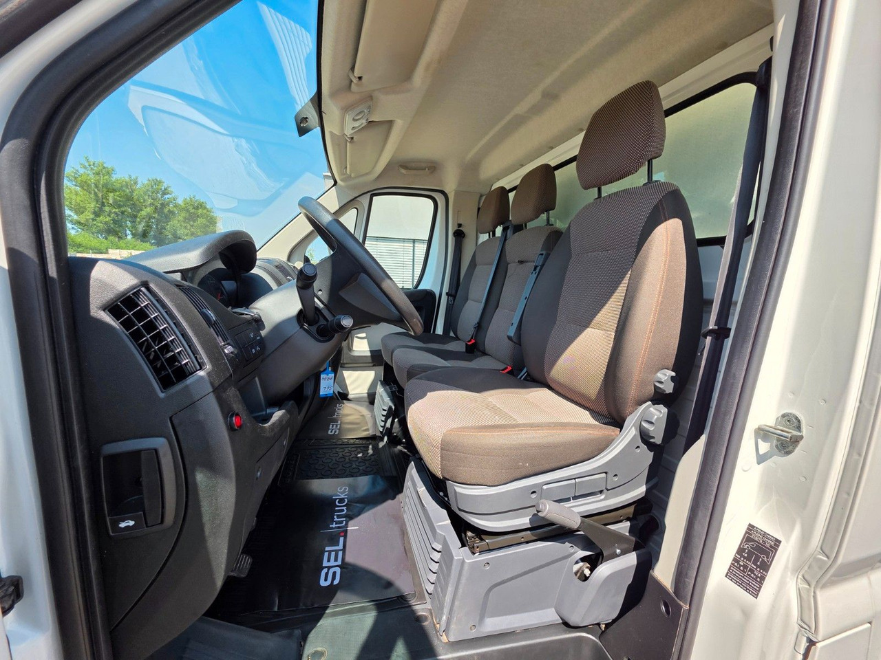Furgoneta caja cerrada Peugeot Boxer / Ladebordwand / Klimaanlage /  3 Sitzen: foto 22
