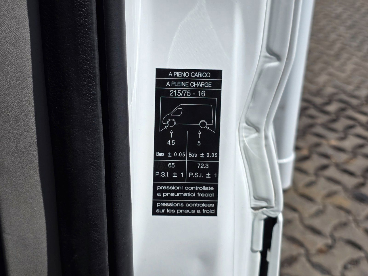 Furgoneta caja cerrada Peugeot Boxer / Ladebordwand / Klimaanlage /  3 Sitzen: foto 20