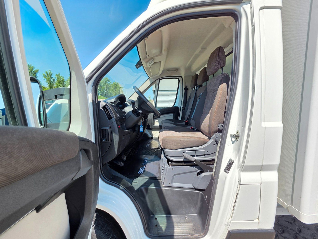 Furgoneta caja cerrada Peugeot Boxer / Ladebordwand / Klimaanlage /  3 Sitzen: foto 21