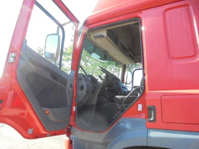 Cabeza tractora DAF CF 440: foto 9
