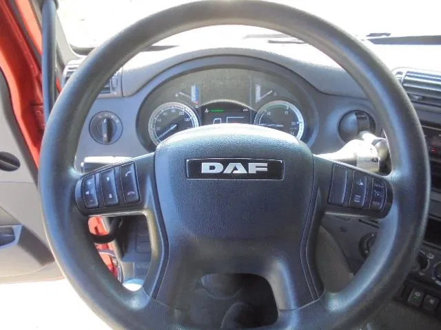 Cabeza tractora DAF CF 440: foto 15