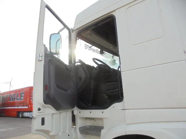 Cabeza tractora DAF XF 440: foto 8