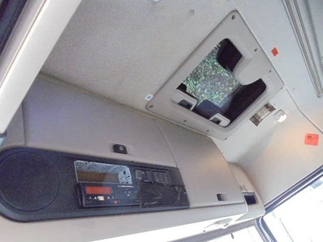 Cabeza tractora DAF XF 460: foto 11