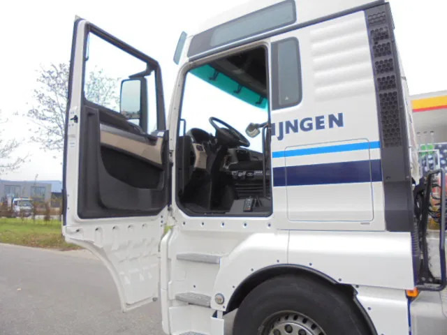 Cabeza tractora MAN TGX 26.500 XXL 6X2 SMART TACHO 20X IN STOCK: foto 11