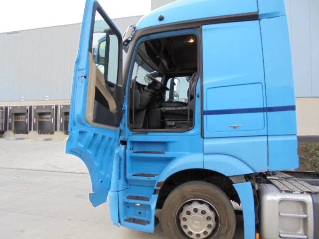 Cabeza tractora Mercedes-Benz Actros 1842 LS EUR6: foto 8