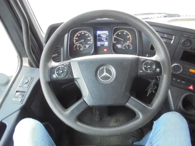 Foto del interior 1: Cabeza tractora Mercedes-Benz Actros 1842 LS NL TRUCK
