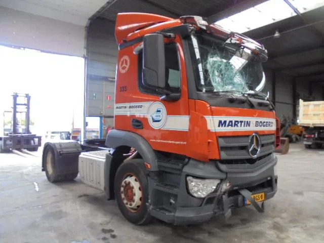 Mercedes-Benz Antos 1832 CABINE SCHADE FOR PARTS - Cabeza tractora: foto 3 Mercedes-Benz Antos 1832 CABINE SCHADE FOR PARTS - Cabeza tractora: foto 3