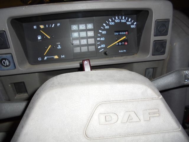 Camión caja abierta DAF 400 400: foto 10