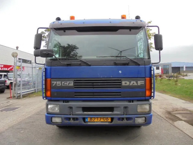 DAF 75.270 4X2 NL TRUCK - Camión grúa: foto 2 DAF 75.270 4X2 NL TRUCK - Camión grúa: foto 2