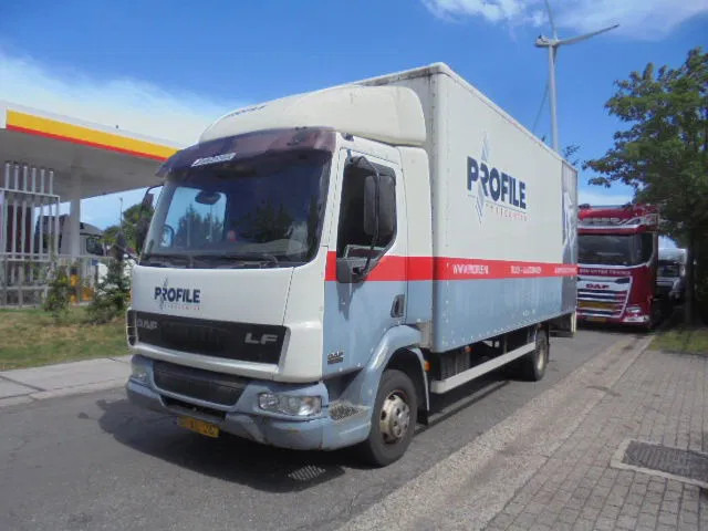 DAF LF 45 150 NL TRUCK SERVICE TRUCK SERVICE TRUCK MET COMPRESSOR - Camión caja cerrada: foto 1 DAF LF 45 150 NL TRUCK SERVICE TRUCK SERVICE TRUCK MET COMPRESSOR - Camión caja cerrada: foto 1