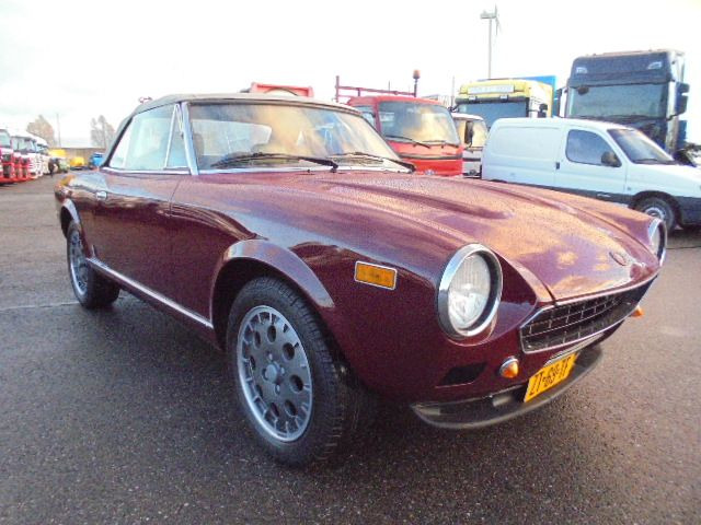 Fiat 124 SPIDER 2000 USA - Descapotable: foto 3 Fiat 124 SPIDER 2000 USA - Descapotable: foto 3