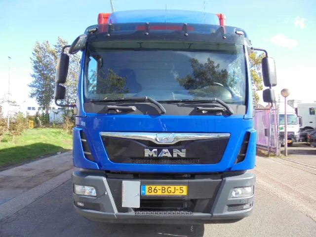 MAN TGM 12.250 - Camión caja cerrada: foto 2 MAN TGM 12.250 - Camión caja cerrada: foto 2