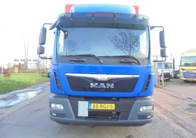 MAN TGM 12-250 - Camión caja cerrada: foto 2 MAN TGM 12-250 - Camión caja cerrada: foto 2