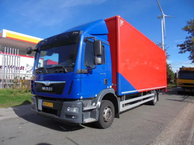 MAN TGM 12.250 - Camión caja cerrada: foto 1 MAN TGM 12.250 - Camión caja cerrada: foto 1