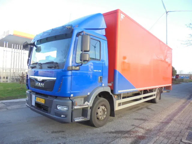 MAN TGM 12-250 - Camión caja cerrada: foto 1 MAN TGM 12-250 - Camión caja cerrada: foto 1