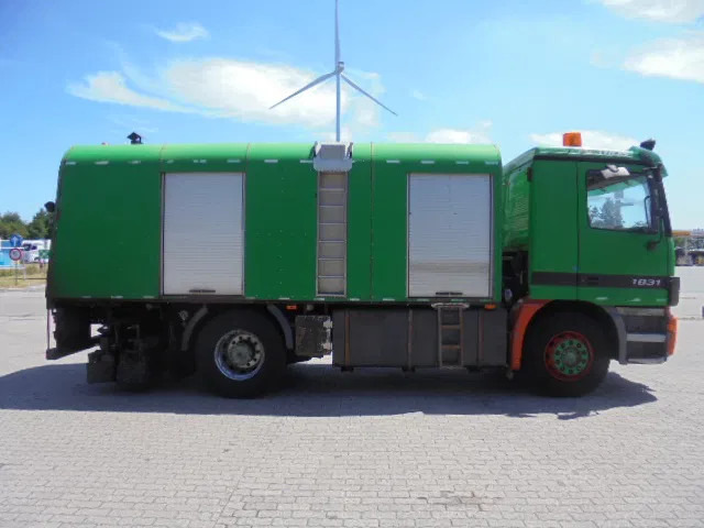 Mercedes-Benz Actros 1831 1831 Bitumensprayer - Camión cisterna: foto 4 Mercedes-Benz Actros 1831 1831 Bitumensprayer - Camión cisterna: foto 4