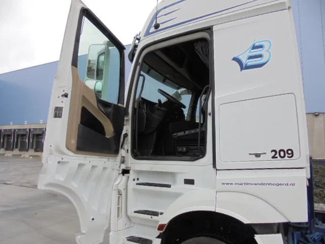 Camión chasis Mercedes-Benz Actros 2542 6X2: foto 9