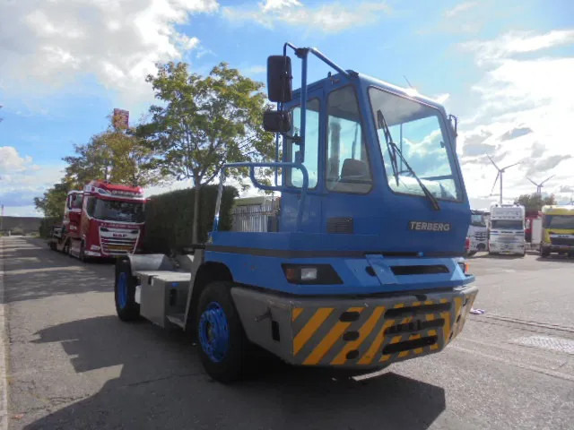 Terberg YT 182 NL KENTEKEN - Tractor industrial: foto 3 Terberg YT 182 NL KENTEKEN - Tractor industrial: foto 3