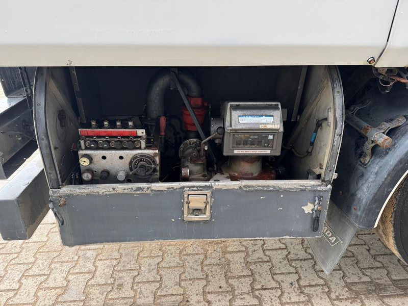 Camión cisterna para transporte de combustible Scania P 124.360, 18800 liter: foto 11