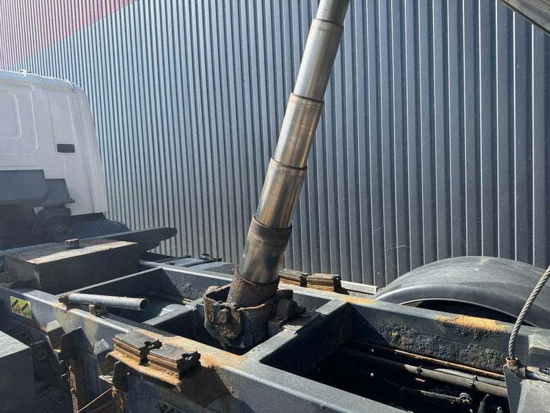 Camión volquete Scania P114: foto 16
