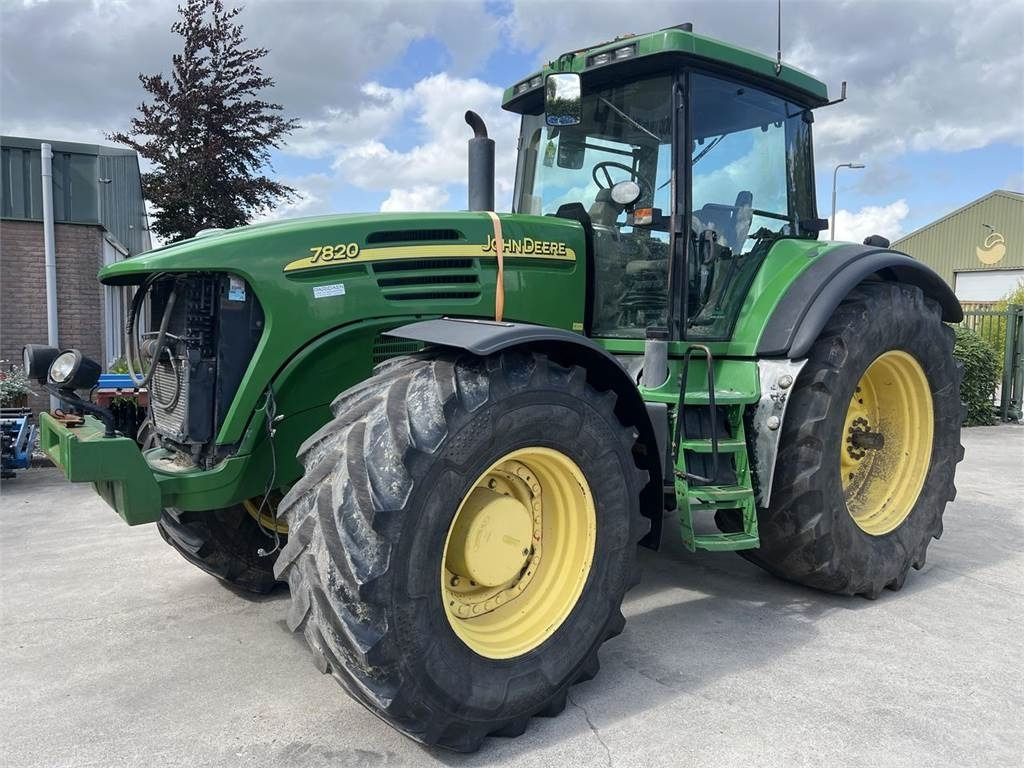 John Deere 7820 - Tractor: foto 1 John Deere 7820 - Tractor: foto 1