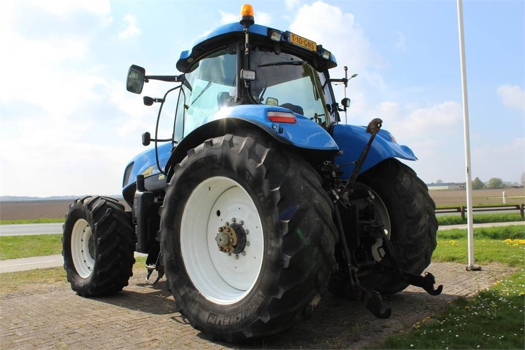 New Holland T7050 - Tractor: foto 4 New Holland T7050 - Tractor: foto 4