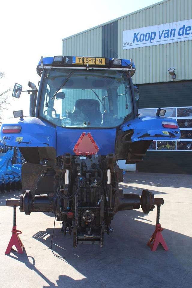 New Holland T8020 - Tractor: foto 5 New Holland T8020 - Tractor: foto 5