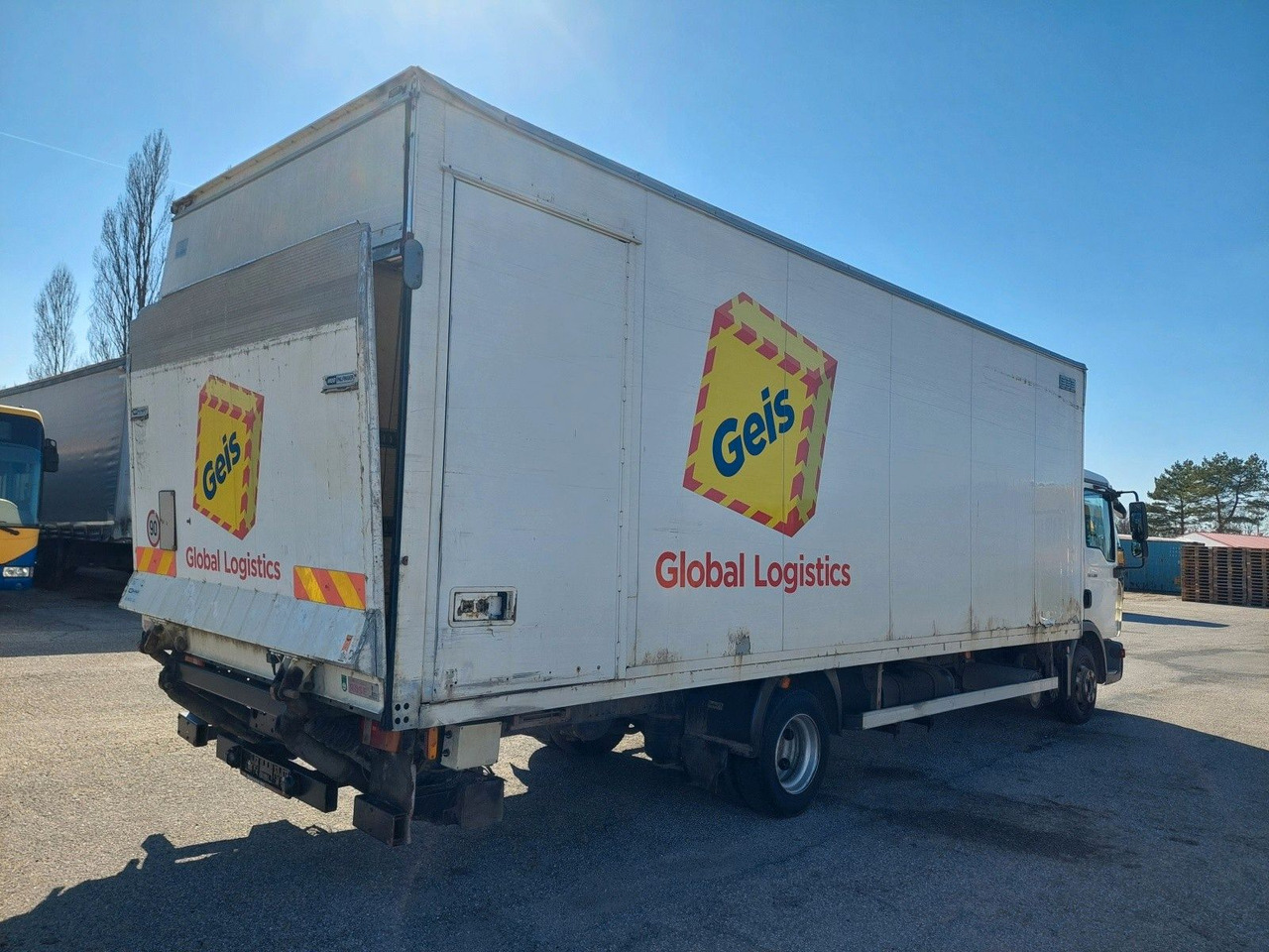 MAN TGL 7.180 4X2 BL - Furgoneta caja cerrada: foto 4 MAN TGL 7.180 4X2 BL - Furgoneta caja cerrada: foto 4