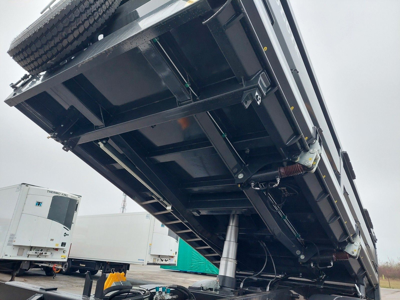 MAN TGS 35.520 6X6 BB CH - Camión volquete: foto 5 MAN TGS 35.520 6X6 BB CH - Camión volquete: foto 5