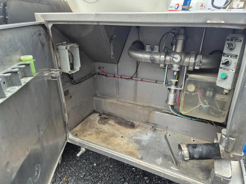 Semirremolque cisterna para transporte de leche Magyar 29000L INSULATED INOX TANK - 1 COMP - HYDRAULIC PUMP: foto 6 Semirremolque cisterna para transporte de leche Magyar 29000L INSULATED INOX TANK - 1 COMP - HYDRAULIC PUMP: foto 6
