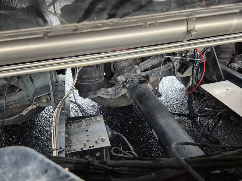 Semirremolque cisterna para transporte de leche Magyar 29000L INSULATED INOX TANK - 1 COMP - HYDRAULIC PUMP: foto 18 Semirremolque cisterna para transporte de leche Magyar 29000L INSULATED INOX TANK - 1 COMP - HYDRAULIC PUMP: foto 18