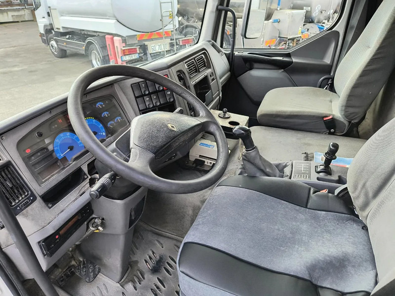 Camión cisterna para transporte de combustible Renault Midlum 220 8000L FUEL / CARBURANT TANK - 3 COMP/ A LAMES: foto 9