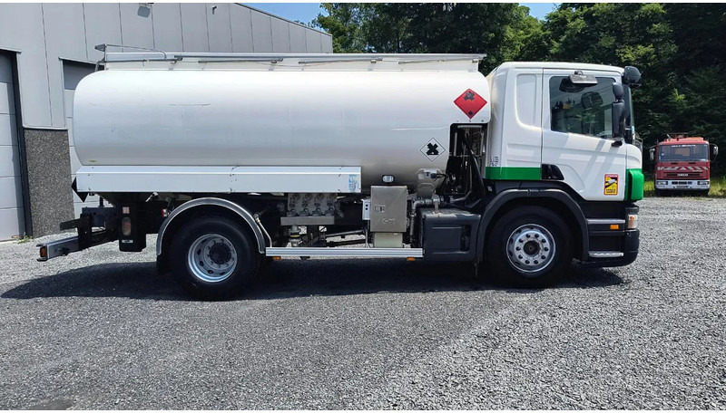 Scania P340 MAGYAR TANK - 14000L -RETARDER-SPRINGSUSPENSION - Camión cisterna: foto 4 Scania P340 MAGYAR TANK - 14000L -RETARDER-SPRINGSUSPENSION - Camión cisterna: foto 4