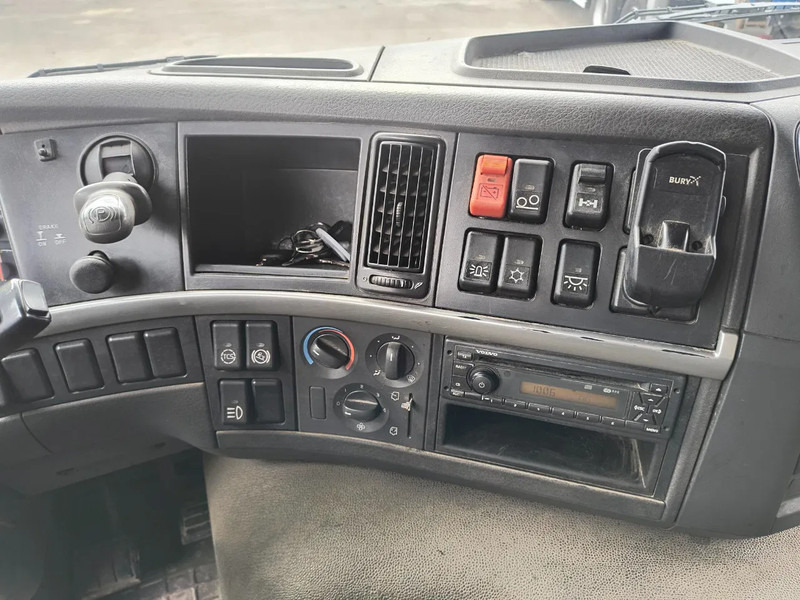 Camión cisterna para transporte de combustible Volvo FM 370 18000L FUEL/CARBURANT - 5 COMP: foto 10