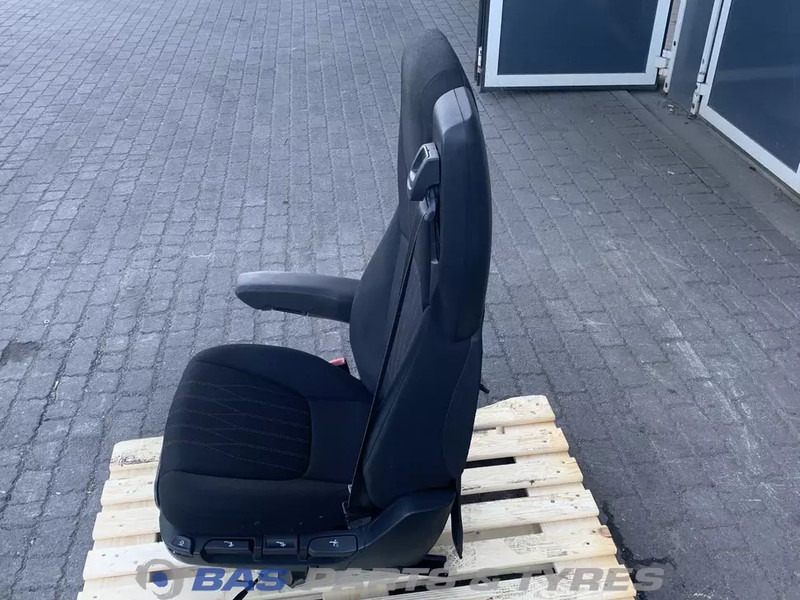 DAF CF Euro 6 - Asiento para Camión: foto 2 DAF CF Euro 6 - Asiento para Camión: foto 2