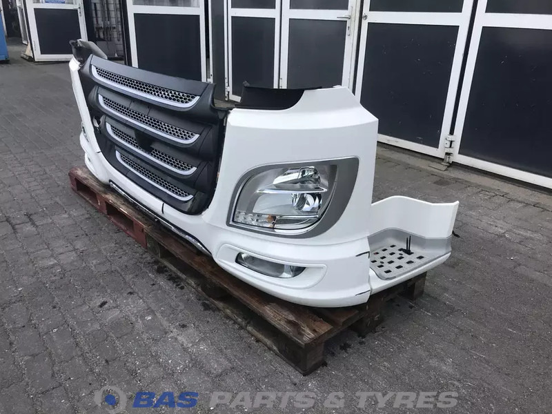 DAF XF106 Bumper DAF 2033875 - Parachoques para Camión: foto 2 DAF XF106 Bumper DAF 2033875 - Parachoques para Camión: foto 2