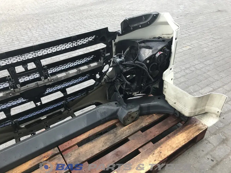 DAF XF106 Bumper DAF 2033875 - Parachoques para Camión: foto 5 DAF XF106 Bumper DAF 2033875 - Parachoques para Camión: foto 5