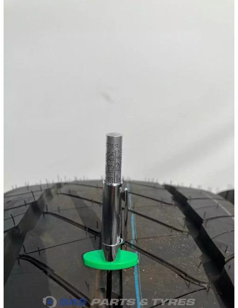 Goodyear Goodyear 265/70R17.5 Kmax S 139/136 M M+S 3PMSF gebruikte set - Neumático para Camión: foto 3 Goodyear Goodyear 265/70R17.5 Kmax S 139/136 M M+S 3PMSF gebruikte set - Neumático para Camión: foto 3