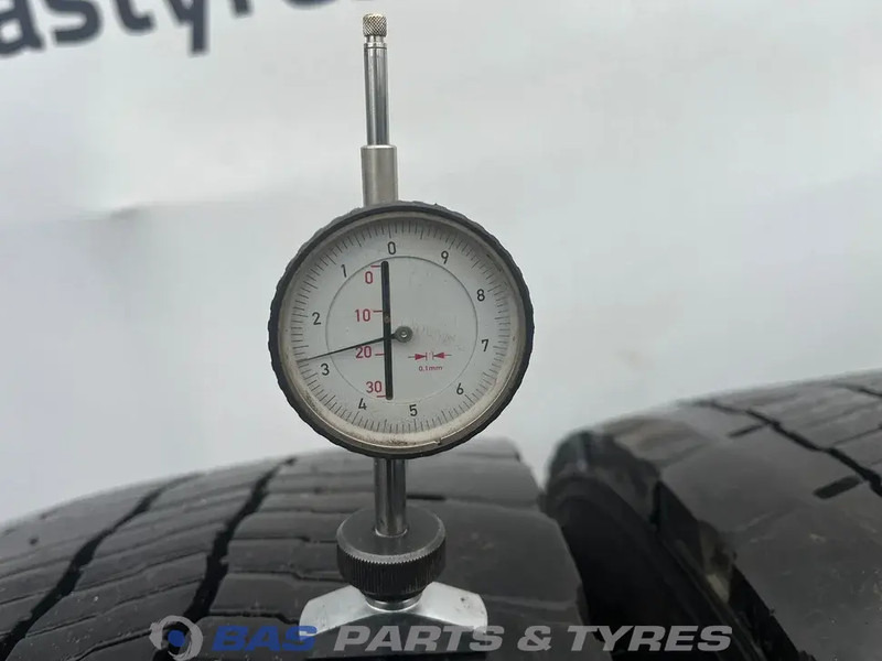 Michelin Remix Michelin Remix 315/70R22.5 X Multi D 154/150 M+S 3PMSF gebruikte set - Neumático para Camión: foto 3 Michelin Remix Michelin Remix 315/70R22.5 X Multi D 154/150 M+S 3PMSF gebruikte set - Neumático para Camión: foto 3