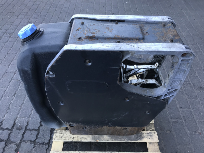 Volvo Volvo AdBlue tank 21219301 - Piezas de recambio para Camión: foto 1 Volvo Volvo AdBlue tank 21219301 - Piezas de recambio para Camión: foto 1