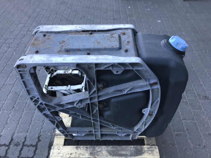 Volvo Volvo AdBlue tank 21219301 - Piezas de recambio para Camión: foto 3 Volvo Volvo AdBlue tank 21219301 - Piezas de recambio para Camión: foto 3