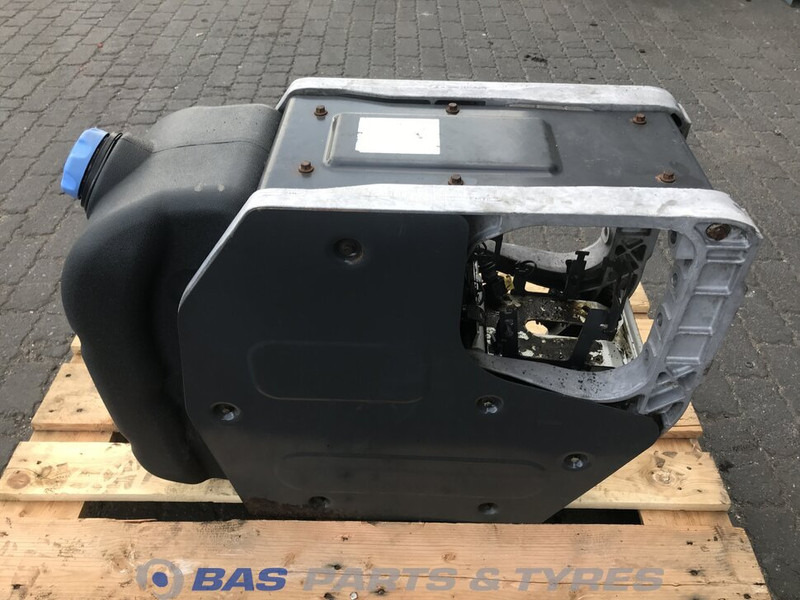 Volvo Volvo AdBlue tank 21231317 - Piezas de recambio para Camión: foto 2 Volvo Volvo AdBlue tank 21231317 - Piezas de recambio para Camión: foto 2